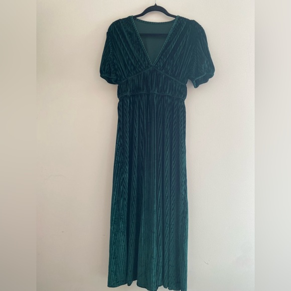 Emerald Green Velvet Dress - Picture 1 of 5